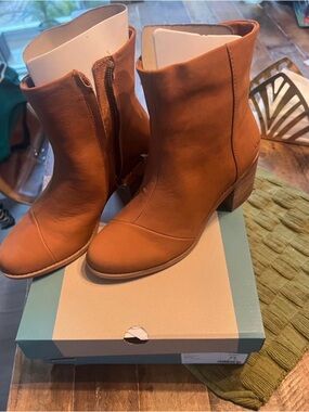 Toms Women's Cognac Leather Ankle Boots - Zip Side Block Heel